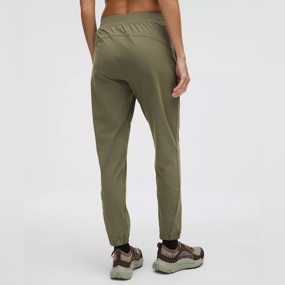 Lululemon Adapted State High-Rise Jogger
Magnetic Closures - Picture 2 of 10